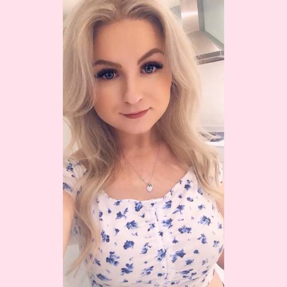 Meet your Posher, Tiffany - Picture 1 of 1